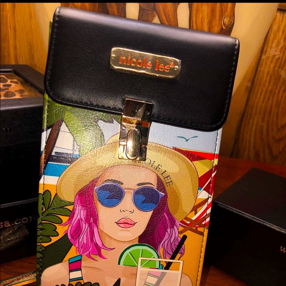 HP13000 Nicole Lee CROSSBODY WALLET Monday On The Beach